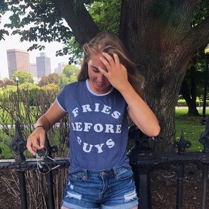 🌼 Forever 21 “Fries Before Guys” T-shirt 🌼